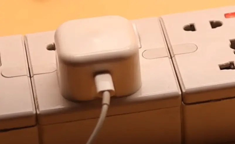 airpods max charging adopter and outlet