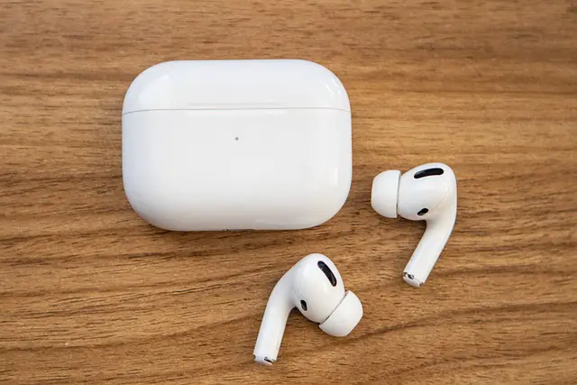 airpods pro not charging